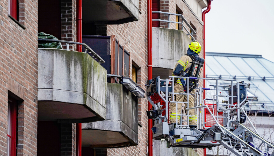 Mannskaper fra Oslo brann- og redningsetat fikk relativt raskt kontroll over en brannen som startet på kjøkkenet i en leilighet i Motzfeldts gate på Grønland. Mannskaper fra Oslo brann- og redningsetat fikk relativt raskt kontroll over en brannen som startet på kjøkkenet i en leilighet i Motzfeldts gate på Grønland.