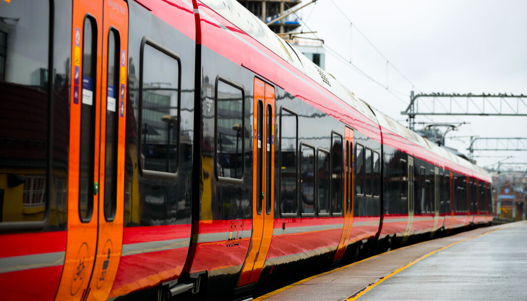 — Oslo S – Skøyen er åpnet for trafikk etter en tidligere signalfeil. Du må fortsatt regne med forsinkelser og innstillinger, var meldingen en drøy halvtime senere. — Oslo S – Skøyen er åpnet for trafikk etter en tidligere signalfeil. Du må fortsatt regne med forsinkelser og innstillinger, var meldingen en drøy halvtime senere.