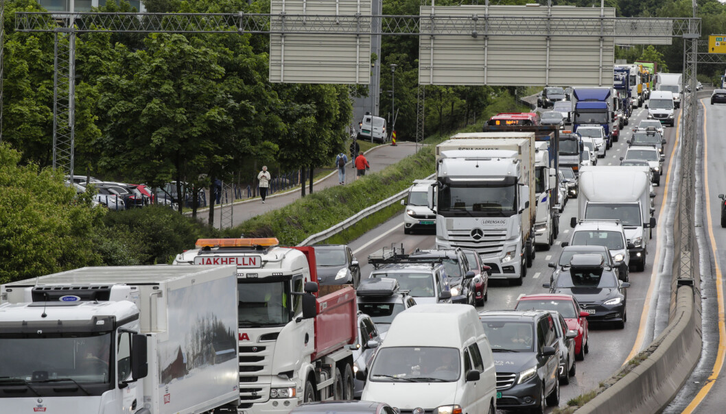 I fjor var det brudd på grenseverdiene for svevestøv i Oslo. Mye av svevestøvet kommer fra veitrafikken. I fjor var det brudd på grenseverdiene for svevestøv i Oslo. Mye av svevestøvet kommer fra veitrafikken.
