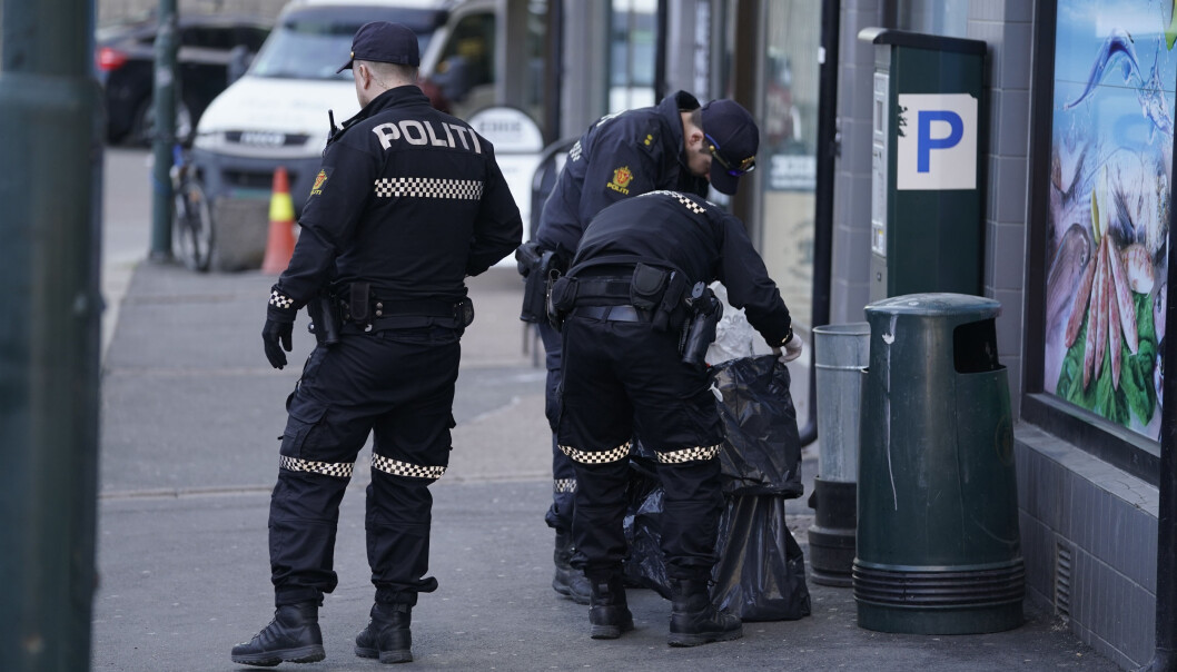 Siktede er også tiltalt for å besitte en armbrøst. Siktede er også tiltalt for å besitte en armbrøst.