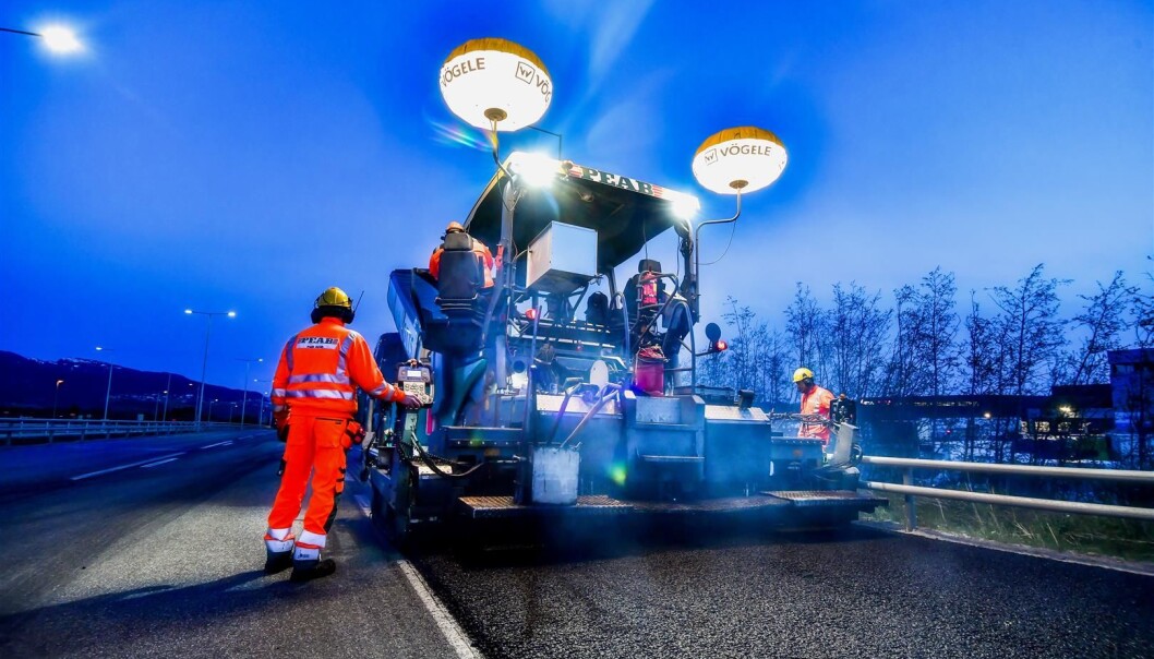 Asfaltsesongen strekker seg fra mai til september. Nå skal flere større veier i hovedstaden få ny asfalt og oppgradert veidekke. Asfaltsesongen strekker seg fra mai til september. Nå skal flere større veier i hovedstaden få ny asfalt og oppgradert veidekke.