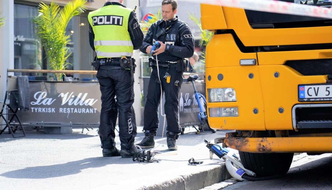 En kvinne måtte amputere et ben etter å ha blitt påkjørt av en lastebil i Grønlandseiret i fjor sommer. En kvinne måtte amputere et ben etter å ha blitt påkjørt av en lastebil i Grønlandseiret i fjor sommer.