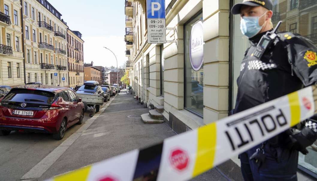 Mannen som er siktet for drapet på en kvinne på Frogner, er i Oslo tingrett varetektsfengslet i fire uker. Han er også underlagt brev- og besøksforbud, samt medieforbud i fire uker. Mannen som er siktet for drapet på en kvinne på Frogner, er i Oslo tingrett varetektsfengslet i fire uker. Han er også underlagt brev- og besøksforbud, samt medieforbud i fire uker.