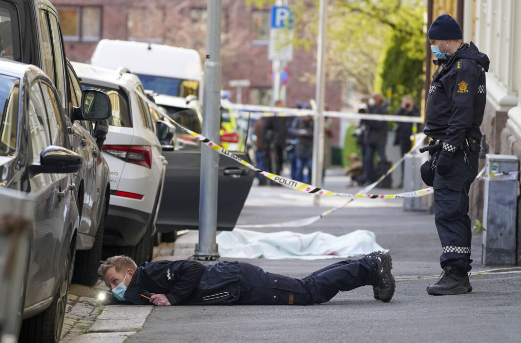 Politiet undersøkte onsdag stedet der en kvinne ble skutt og drept utendørs på Frogner i Oslo. En mann i slutten av 30-årene er pågrepet. Torsdag ettermiddag ble spørsmålet om varetekt bli avgjort av Oslo tingrett. Politiet undersøkte onsdag stedet der en kvinne ble skutt og drept utendørs på Frogner i Oslo. En mann i slutten av 30-årene er pågrepet. Torsdag ettermiddag ble spørsmålet om varetekt bli avgjort av Oslo tingrett.