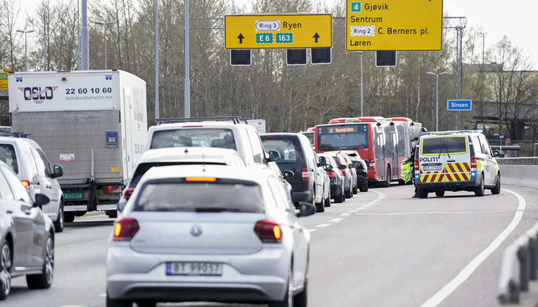 Det ble mye kø ved Sinsenkrysset fredag ettermiddag etter en trafikkulykke. Det ble mye kø ved Sinsenkrysset fredag ettermiddag etter en trafikkulykke.