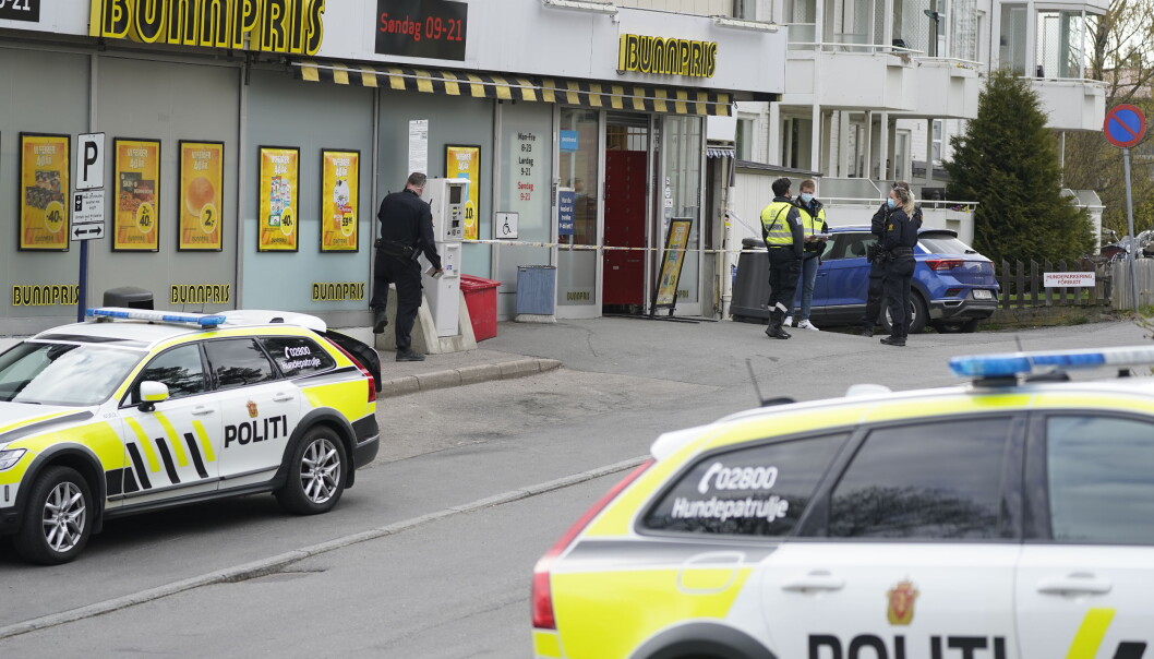 En ansatt på Bunnpris ble torsdag knivstukket. Nå er en mann siktet for drapsforsøk etter hendelsen. En ansatt på Bunnpris ble torsdag knivstukket. Nå er en mann siktet for drapsforsøk etter hendelsen.