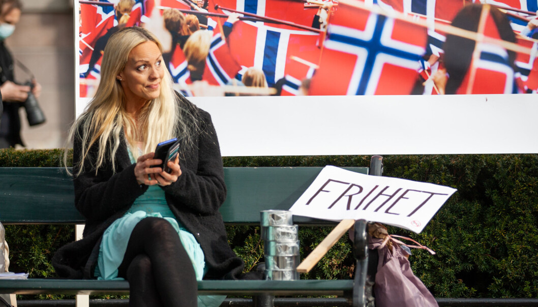 Ann Helen Gjermundsen er blant dem som har hatt en lederrolle på markeringene mot koronatiltakene. Dette bildet ble tatt 1. mai, på Eidsvolls plass. Ann Helen Gjermundsen er blant dem som har hatt en lederrolle på markeringene mot koronatiltakene. Dette bildet ble tatt 1. mai, på Eidsvolls plass.