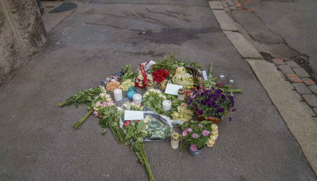 Det ble lagt ned blomster der Fevziye Kaya Sørebø (51) ble skutt og drept sist onsdag. Det ble lagt ned blomster der Fevziye Kaya Sørebø (51) ble skutt og drept sist onsdag.