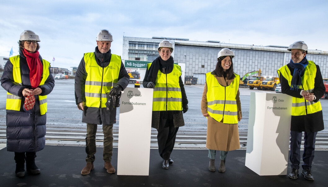 Nå kan det ligge an til at disse politikerne og samferdselsminister Knut Arild Hareide blir enige om bompenger og satsing på kollektivtrafikk. Fra v. Bærums ordføreren Lisbeth Hammer Krog (H), Oslos byrådsleder Raymond Johansen, fylkesrådsleder i Viken Tonje Brenna (Ap), Oslos miljø- og samferdselsbyråd Lan Marie Berg (MDG) og samferdselsminister Knut Arild Hareide (Krf). Nå kan det ligge an til at disse politikerne og samferdselsminister Knut Arild Hareide blir enige om bompenger og satsing på kollektivtrafikk. Fra v. Bærums ordføreren Lisbeth Hammer Krog (H), Oslos byrådsleder Raymond Johansen, fylkesrådsleder i Viken Tonje Brenna (Ap), Oslos miljø- og samferdselsbyråd Lan Marie Berg (MDG) og samferdselsminister Knut Arild Hareide (Krf).
