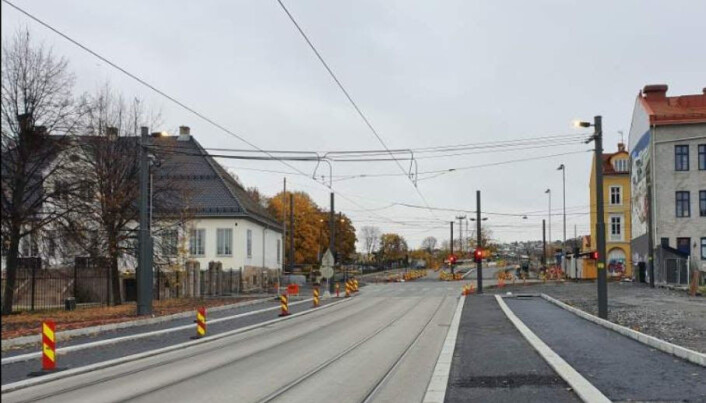 Arbeidet med asfalt-toppdekket og påfølgende veimerking gjenstår. Arbeidet med asfalt-toppdekket og påfølgende veimerking gjenstår.