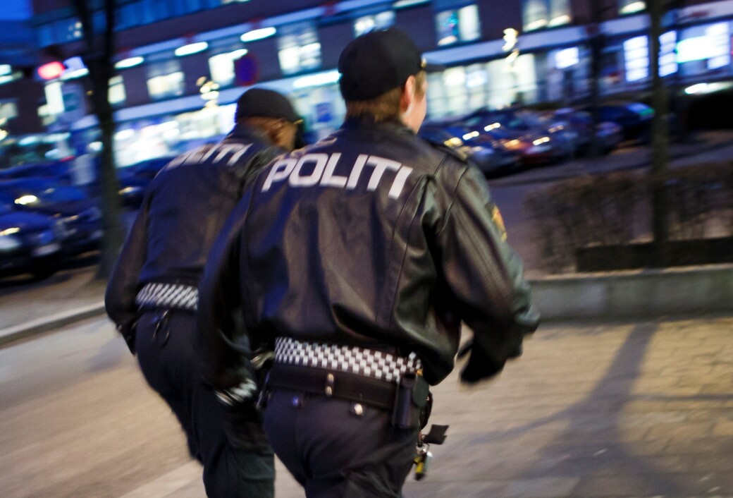— Vi er med flere patruljer på Grefsen/Kjelsås etter at flere ungdommer truet en kvinne med å rane henne, opplyste politiet søndag kveld. — Vi er med flere patruljer på Grefsen/Kjelsås etter at flere ungdommer truet en kvinne med å rane henne, opplyste politiet søndag kveld.