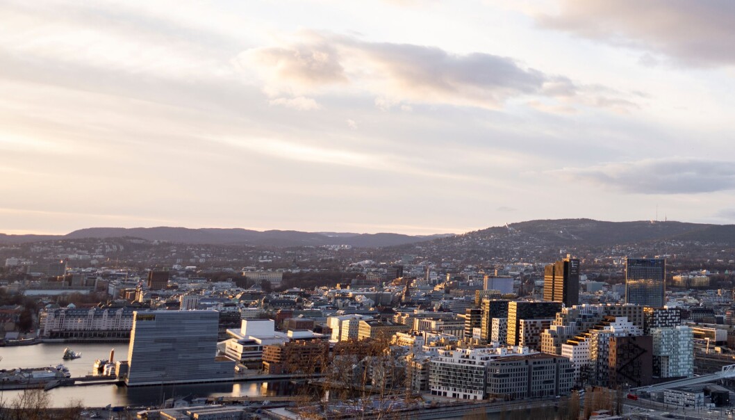 Solnedgang over Oslo - som i 1624 het Christiania og var den første norske byen som fikk innført murtvang. Solnedgang over Oslo - som i 1624 het Christiania og var den første norske byen som fikk innført murtvang.
