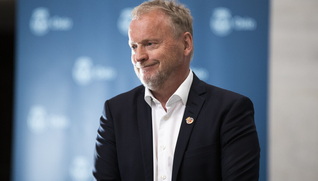 Byrådsleder Raymond Johansen (Ap) minner om at oslofolk har levd under svært strenge tiltak veldig lenge, og er glad for regeringens avgjørelse om å forfordele vaksiner. Foto: Berit Roald / NTB Byrådsleder Raymond Johansen (Ap) minner om at oslofolk har levd under svært strenge tiltak veldig lenge, og er glad for regeringens avgjørelse om å forfordele vaksiner. Foto: Berit Roald / NTB