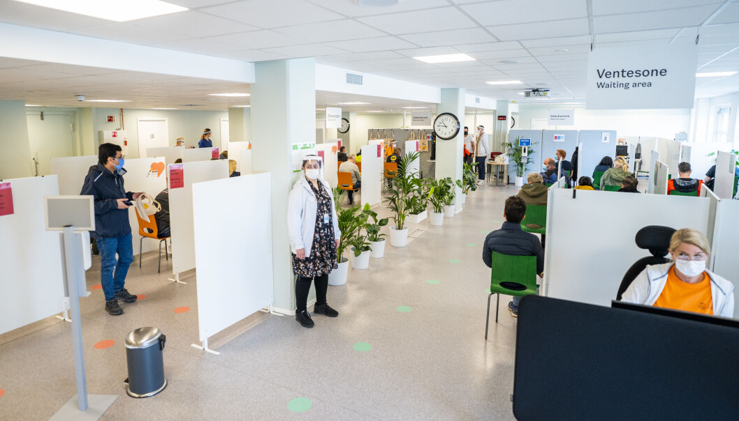 Fredag hadde over en million nordmenn fått sin første dose av koronavaksine. I bydel Bjerke i Oslo har 10.000 innbyggere fått minst en dose. Foto: Håkon Mosvold Larsen / NTB Fredag hadde over en million nordmenn fått sin første dose av koronavaksine. I bydel Bjerke i Oslo har 10.000 innbyggere fått minst en dose. Foto: Håkon Mosvold Larsen / NTB