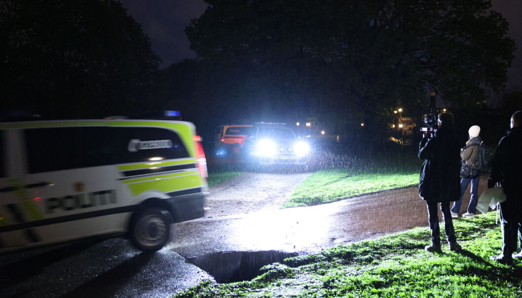 To personer er skadd etter melding om slagsmål i Frognerparken. Politiet har store styrker på stedet og i søk etter mulige gjerningspersoner. To personer er skadd etter melding om slagsmål i Frognerparken. Politiet har store styrker på stedet og i søk etter mulige gjerningspersoner.