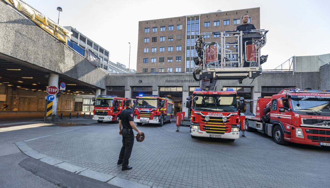 Her er brannbiler utenfor den nåværende hovedbrannstasjonen ved regjeringskvartalet. Her er brannbiler utenfor den nåværende hovedbrannstasjonen ved regjeringskvartalet.