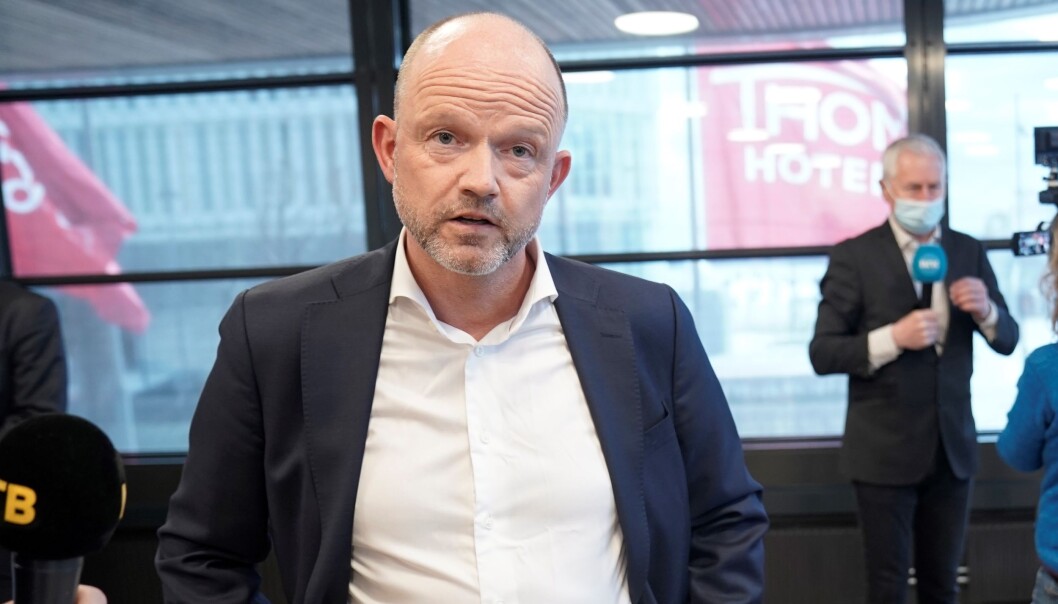 — Våre medlemmer har smitteverntiltak på plass og hadde håpet å ønske Oslo-folket velkommen tilbake allerede til helgen, sier NHO-sjef Ole Erik Almlid. — Våre medlemmer har smitteverntiltak på plass og hadde håpet å ønske Oslo-folket velkommen tilbake allerede til helgen, sier NHO-sjef Ole Erik Almlid.