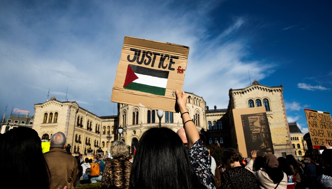 — For politiet er det så enkelt, sier politiadvokat Kai Spurkland om Frp`er Jon Helgheims anmeldelse av demonstrasjonen mot Israels angrep på palestinere i Gaza. — For politiet er det så enkelt, sier politiadvokat Kai Spurkland om Frp`er Jon Helgheims anmeldelse av demonstrasjonen mot Israels angrep på palestinere i Gaza.