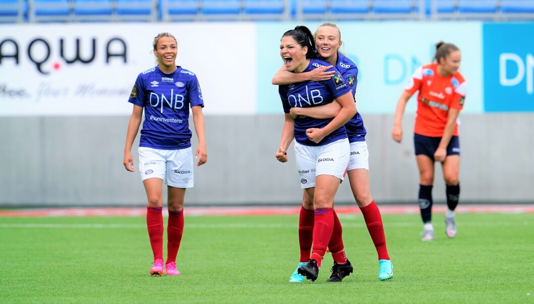 Vålerenga-damene kunne juble for tomme tribuner i serieåpningen. Under lørdagens byderby mot Lyn kan 50 tilskuere være tilstede. Vålerenga-damene kunne juble for tomme tribuner i serieåpningen. Under lørdagens byderby mot Lyn kan 50 tilskuere være tilstede.