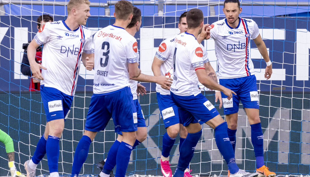 Vålerengas Amor Layouni (th) feirer 2-2 i eliteseriekampen i fotball mellom Molde og Vålerenga på Aker Stadion. Vålerengas Amor Layouni (th) feirer 2-2 i eliteseriekampen i fotball mellom Molde og Vålerenga på Aker Stadion.
