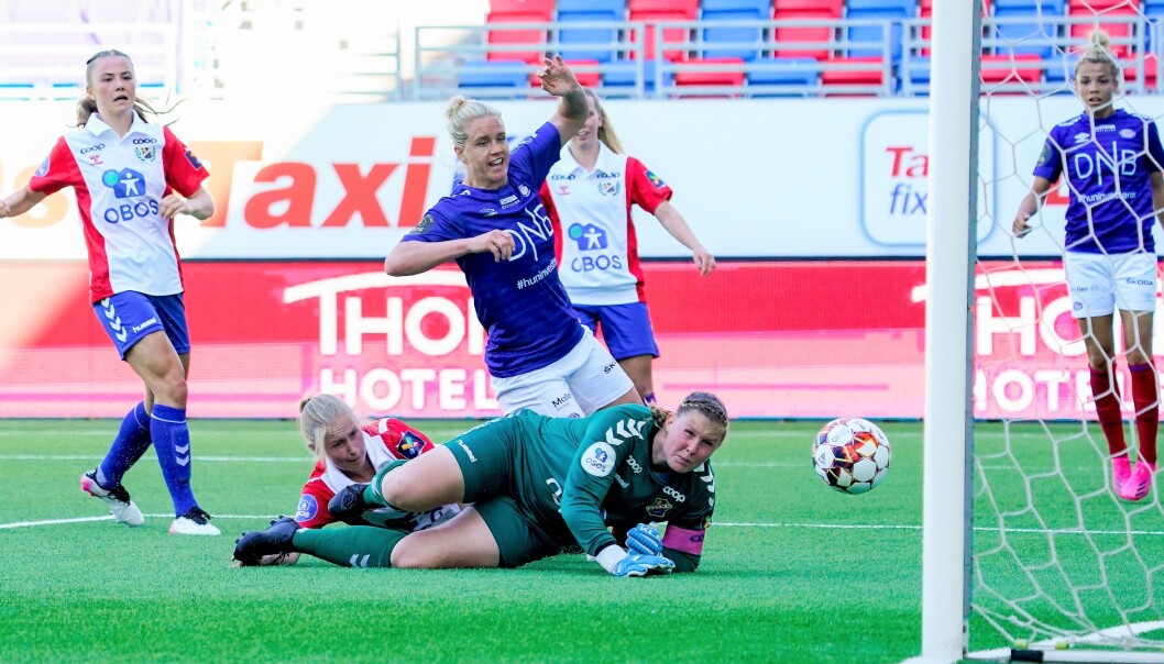 Elise Thorsnes har vært god i enkeltkamper, men har slitt med å prestere jevnt over lengre tid foreløpig denne sesongen Her scorer hun i hjemmekampen mot Lyn denne sesongen. Elise Thorsnes har vært god i enkeltkamper, men har slitt med å prestere jevnt over lengre tid foreløpig denne sesongen Her scorer hun i hjemmekampen mot Lyn denne sesongen.