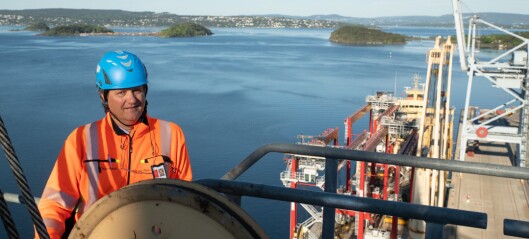 Svein Olav er sjef for Oslos luftigste arbeidsplass. Nå har han og havna fått tre nye kraner Svein Olav er sjef for Oslos luftigste arbeidsplass. Nå har han og havna fått tre nye kraner