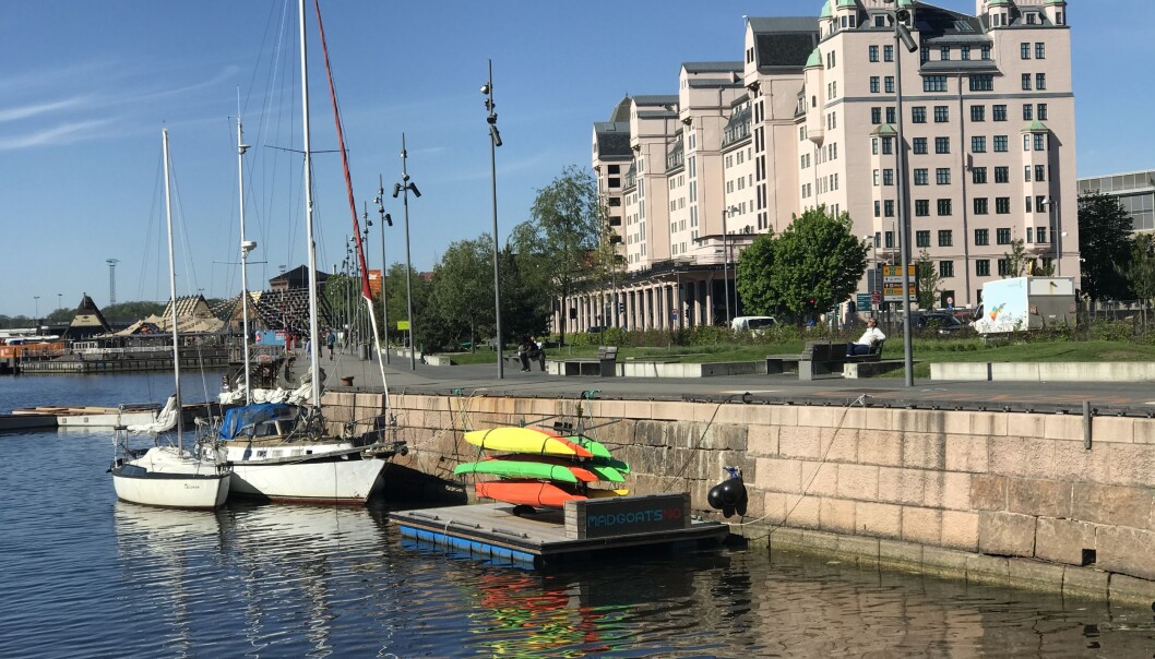 Her, innerst ved Langkaia mot Oslo S, har bymiljøetaten inngått leieavtaler for badstuer, kajakkpadling og bading. Her, innerst ved Langkaia mot Oslo S, har bymiljøetaten inngått leieavtaler for badstuer, kajakkpadling og bading.