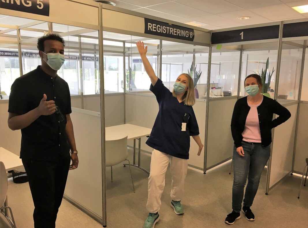 Thea stortrives med både oppgaver, kollegene og arbeidsmiljøet på vaksineklinikken. Thea stortrives med både oppgaver, kollegene og arbeidsmiljøet på vaksineklinikken.