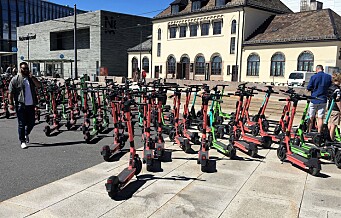 Lime skal rydde vekk feilparkerte elsparkesykler på Rådhusplassen og Aker Brygge denne helgen