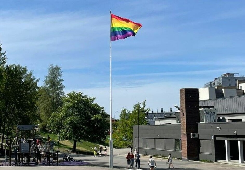To ganger på under ett døgn har noen stjålet Bøler skoles Pride-flagg. — Nå er vi både lei oss og fortvila, skriver skolen på Facebook.