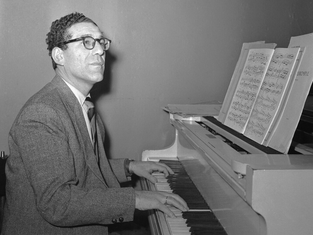 Pianisten Robert Levin i kjent positur ved flygelet. Pianisten Robert Levin i kjent positur ved flygelet.