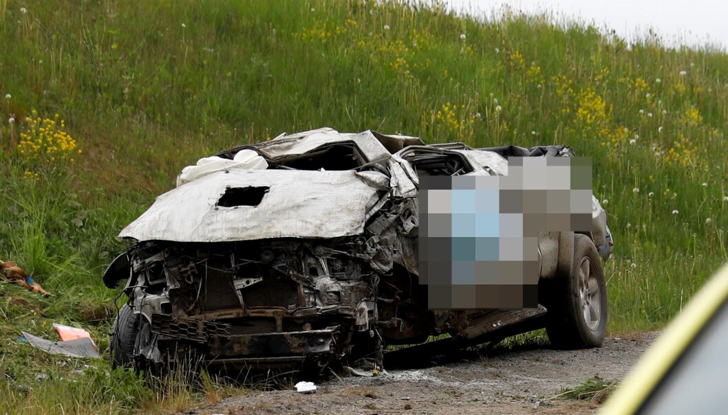 Både den drapssiktede mannen og de to personene i varebilen han kolliderte med skal ha kommet fra frontkollisjonen uten alvorlige skader. Både den drapssiktede mannen og de to personene i varebilen han kolliderte med skal ha kommet fra frontkollisjonen uten alvorlige skader.
