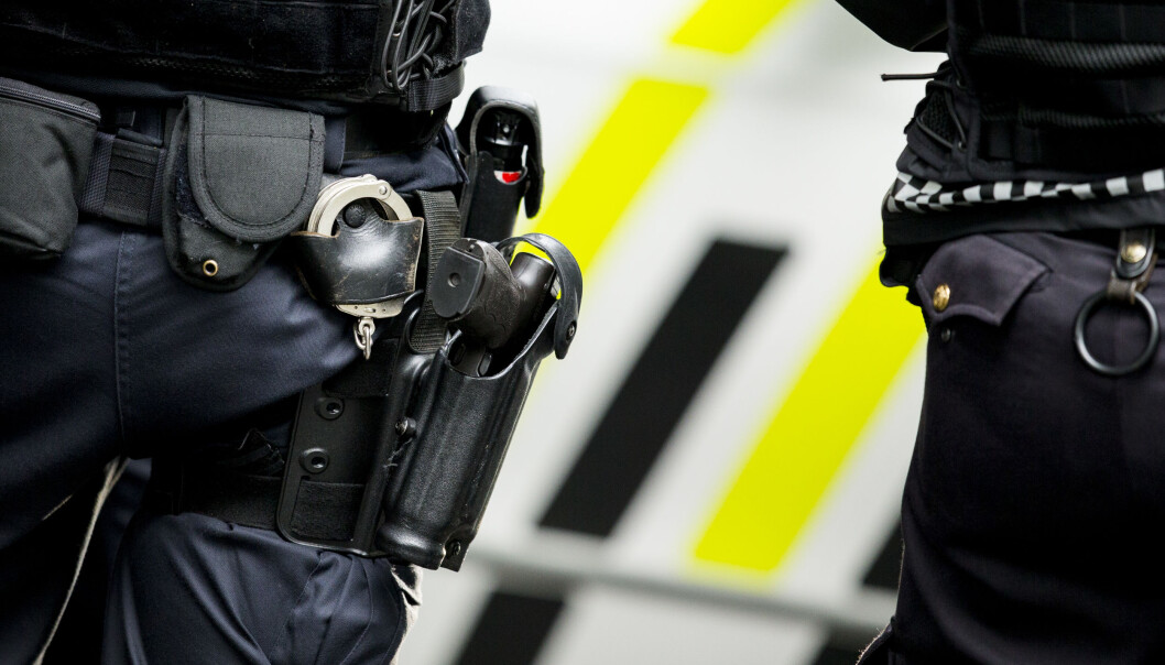 Væpnet politi i forbindelse med en aksjon i Oslo i 2015. Politiet er for tiden midlertidig bevæpnet. Væpnet politi i forbindelse med en aksjon i Oslo i 2015. Politiet er for tiden midlertidig bevæpnet.