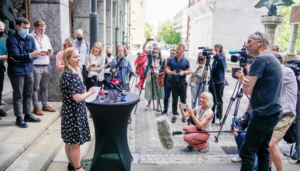 Stor interesse rund hva Rødts gruppeleder i bystyret, Eivor Evenrud, hadde å komme med under pressekonferansen i Rådhusets Borggård.