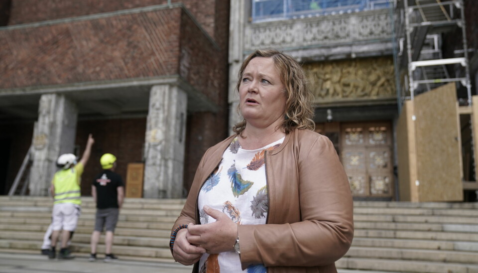 Gruppeleder i Høyres bystyregruppe I Oslo, Anne Haabeth Rygg, utenfor Rådhuset i forbindelse med mistillitssaken mot byråd Lan Marie Berg (MDG).