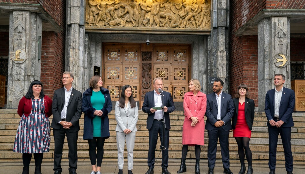 Hele det rødgrønne Ap/SV/MDG-byrådet går av etter at byrådsleder Raymond Johansen (Ap) definerte flertall for mistillit mot miljøbyråd Lan Marie Berg (MDG) som mistillit mot hele hans mannskap. Hele det rødgrønne Ap/SV/MDG-byrådet går av etter at byrådsleder Raymond Johansen (Ap) definerte flertall for mistillit mot miljøbyråd Lan Marie Berg (MDG) som mistillit mot hele hans mannskap.