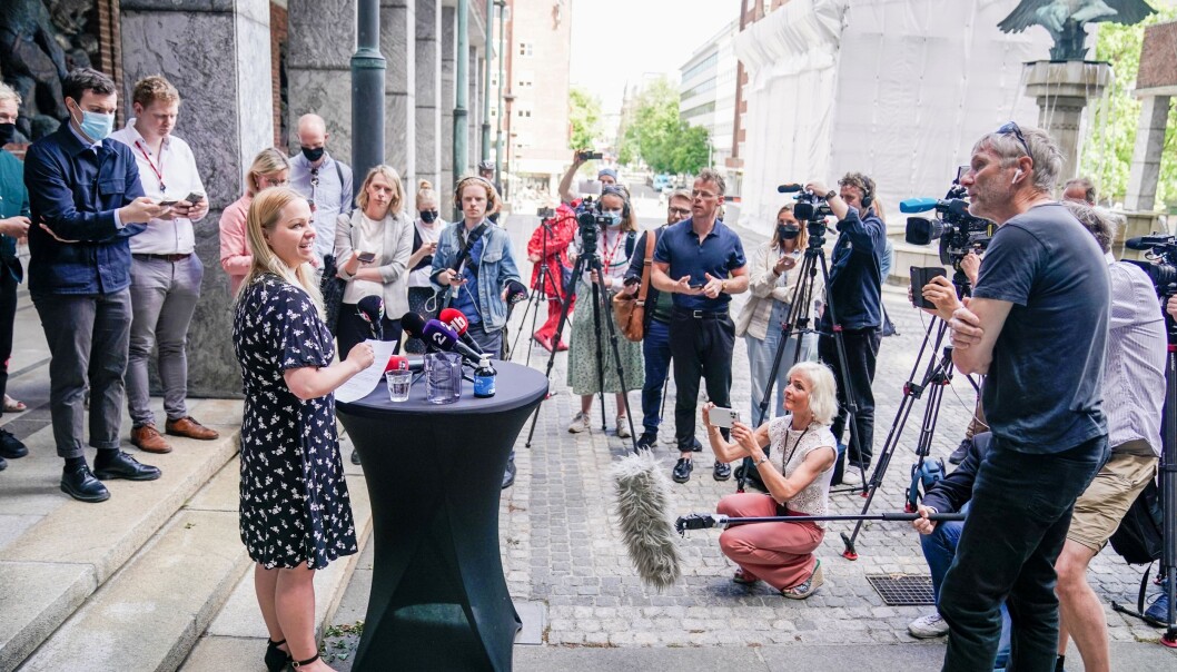 Rødts gruppeleder i bystyret, Eivor Evenrud, forklarte hvorfor partiet støttet Frps mistillitsforslag mot Lan Marie Berg (MDG) i bystyret. Rødts gruppeleder i bystyret, Eivor Evenrud, forklarte hvorfor partiet støttet Frps mistillitsforslag mot Lan Marie Berg (MDG) i bystyret.
