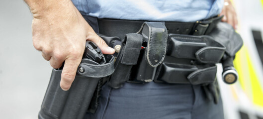 - Politiet måtte bevæpne seg på sju oppdrag i natt der folk brukte pistol, kniver eller slagvåpen - Politiet måtte bevæpne seg på sju oppdrag i natt der folk brukte pistol, kniver eller slagvåpen