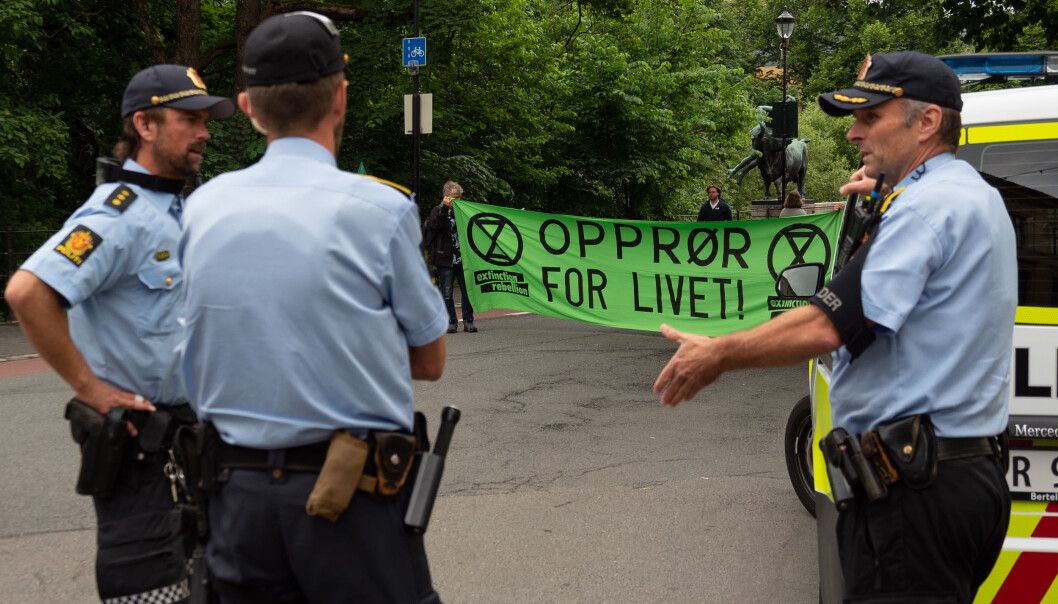 Politiet omdirigerte trafikken da Extinction Rebellion sperret Ankebrua. Politiet omdirigerte trafikken da Extinction Rebellion sperret Ankebrua.