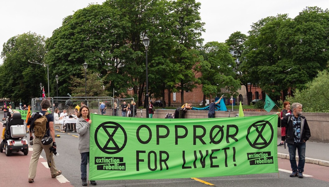 Med tydelig budskap sperret Extinction Rebellion Ankerbrua for biltrafikk. Med tydelig budskap sperret Extinction Rebellion Ankerbrua for biltrafikk.