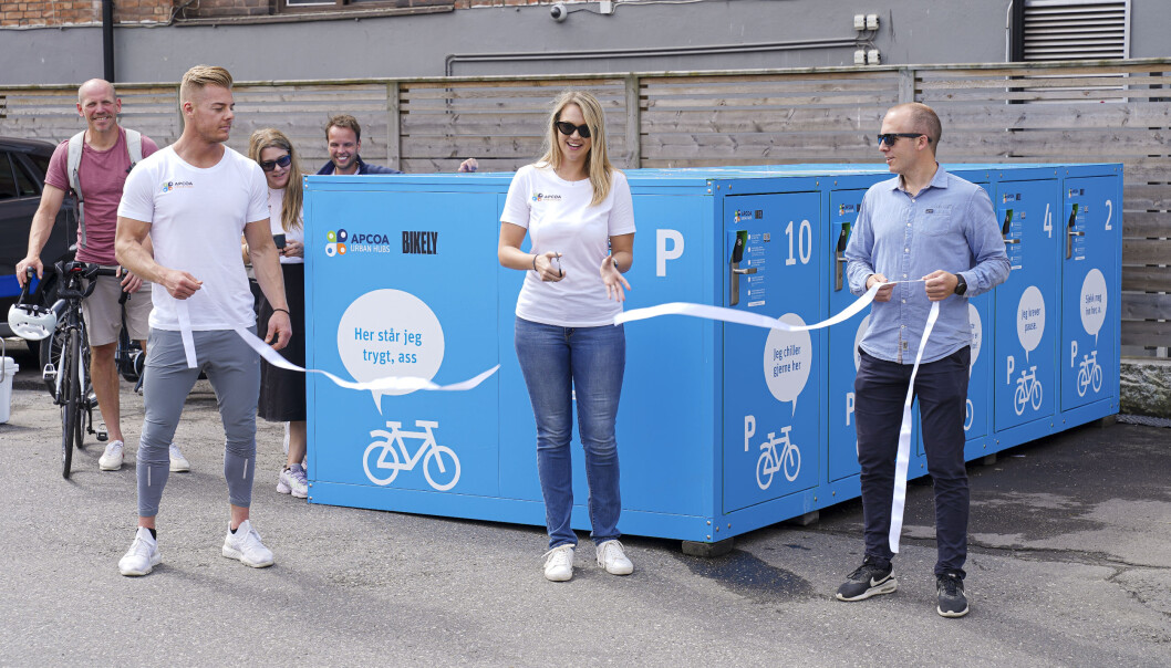 Fra åpningen av boksen med representanter fra Bikely og Apcoa. Fra åpningen av boksen med representanter fra Bikely og Apcoa.