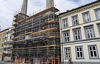Fasadeflisene på moskéen i Åkebergveien falt av. Nå er endelig restaurering av praktbygget i gang