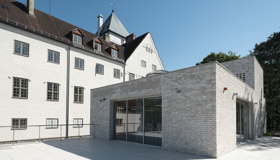 Et tilbygg på 740 kvadratmeter stort nybygg er ferdig og Holocaustsenteret åpner det til høsten. Det er arkitektene i Transborder Studio som har tegnet tilbygget. Et tilbygg på 740 kvadratmeter stort nybygg er ferdig og Holocaustsenteret åpner det til høsten. Det er arkitektene i Transborder Studio som har tegnet tilbygget.