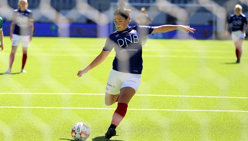 Dejana Stefanovic fikk æren av å starte lørdagens målfest fra straffemerket i første omgang. Dejana Stefanovic fikk æren av å starte lørdagens målfest fra straffemerket i første omgang.