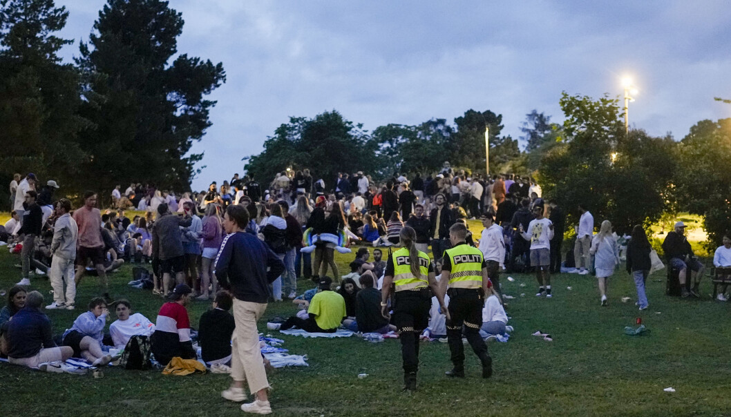 Flere personer er samlet for fest og moro på Sankthanshaugen i Oslo lørdag kveld.Foto: Fredrik Hagen / NTB Flere personer er samlet for fest og moro på Sankthanshaugen i Oslo lørdag kveld.Foto: Fredrik Hagen / NTB