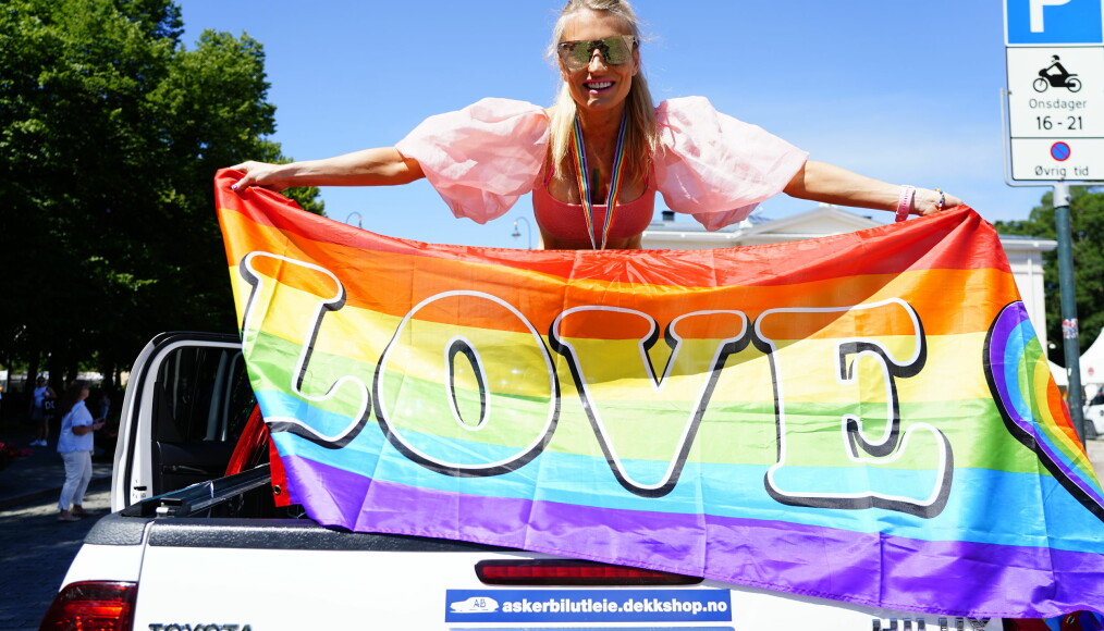 Isabell Ringnes deltok i Pride-paraden i Oslo medi sentrum lørdag. Foto: Terje Pedersen / NTB