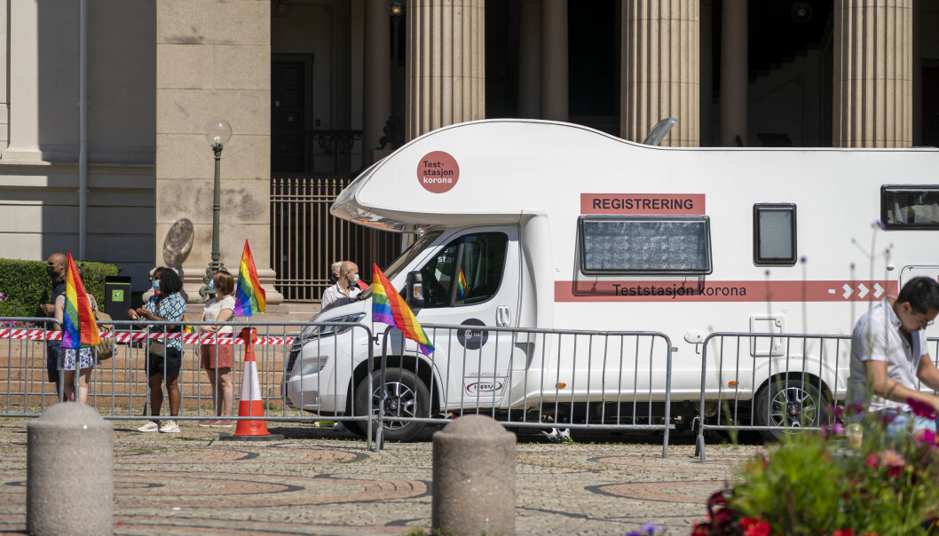 Koronatest på universitetsplassen. Kortreist for de som er med på Pride. Foto: Terje Pedersen / NTB