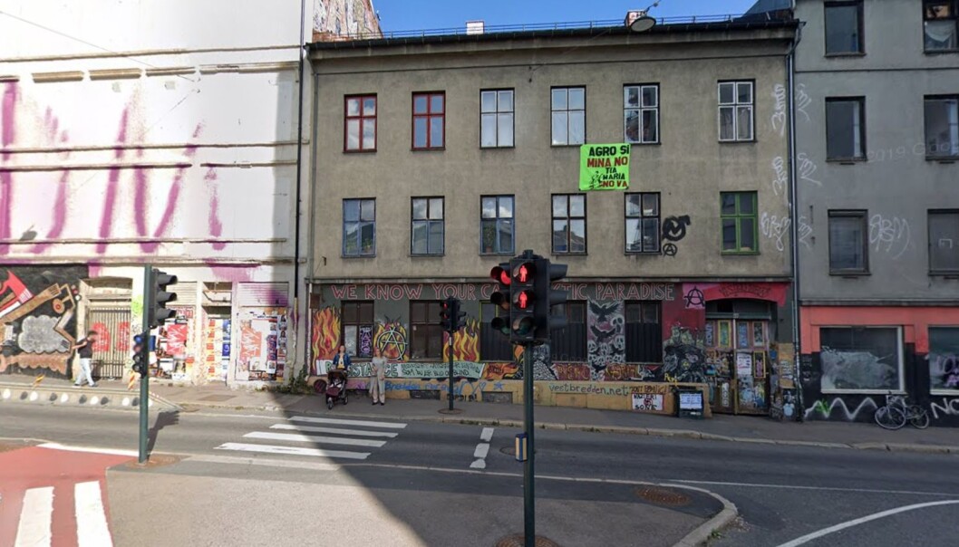 Ifølge et brev fra Eiendoms- og byfornyelsesetaten (EBY) til Bo- og arbeidssamvirket Vestbredden Vell Vell vurderer kommunen å bruke forkjøpsretten på vegne av beboerne i Hausmanns gate 40. Ifølge et brev fra Eiendoms- og byfornyelsesetaten (EBY) til Bo- og arbeidssamvirket Vestbredden Vell Vell vurderer kommunen å bruke forkjøpsretten på vegne av beboerne i Hausmanns gate 40.
