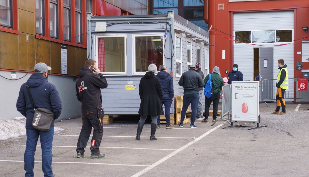 Her køen ved koronateststasjonen på Rommen i bydel Stovner. Koronasmitten er i ferd med a stabilisere seg, og byen er gjenåpnet. Foto: Torstein Bøe / NTB Her køen ved koronateststasjonen på Rommen i bydel Stovner. Koronasmitten er i ferd med a stabilisere seg, og byen er gjenåpnet. Foto: Torstein Bøe / NTB