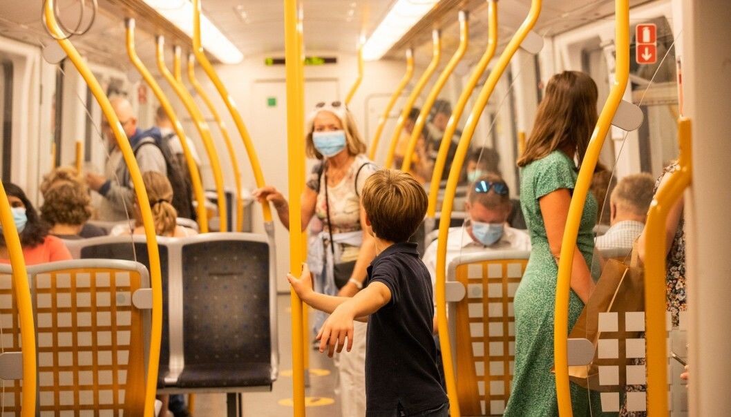 Sjekk de til en hver tid gjeldende koronareglene når du skal reise kollektivt. Se lenke lenger ned i denne artikkelen. Sjekk de til en hver tid gjeldende koronareglene når du skal reise kollektivt. Se lenke lenger ned i denne artikkelen.